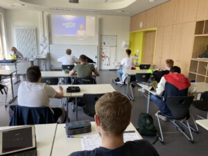 What's Next Streaming in Klassenraum Schule